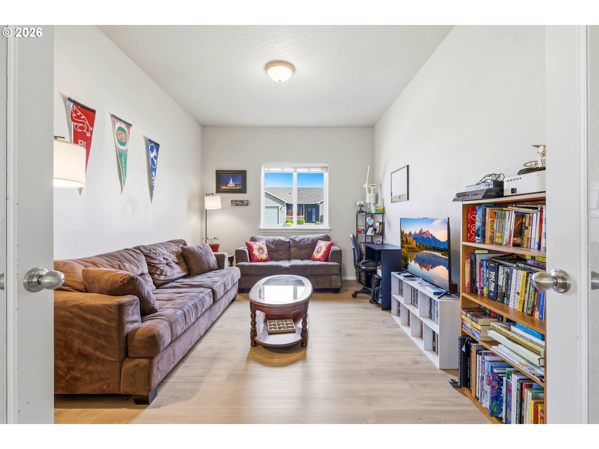 213 Sandy Court Boardman, OR 97818 - Photo 10 of 39 a living room with furniture a book shelf and a book shelf