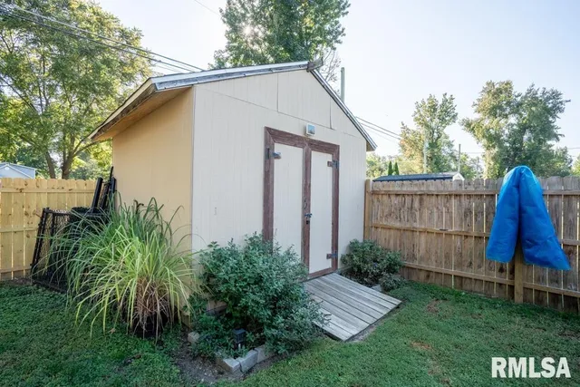 $210,000 | 516 South 8th Street, Herrin, IL 62948