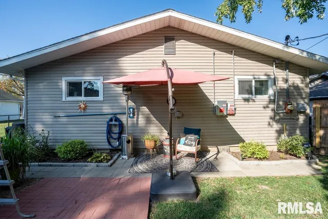 $210,000 | 516 South 8th Street, Herrin, IL 62948