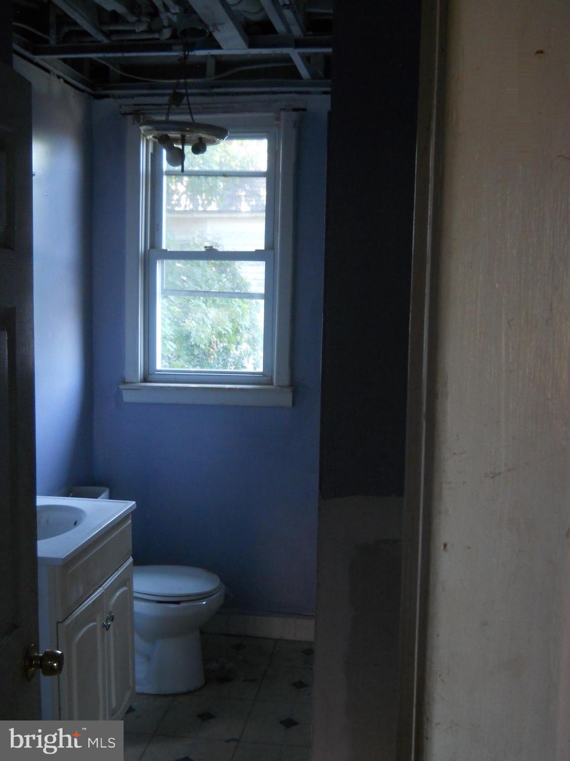 3709 Chatham Road Baltimore, MD 21215 - Photo 9 of 19 Bath second floor