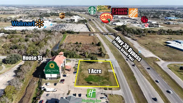 $350,000 | 860 South Highway 35 Bypass, Angleton, TX 77515