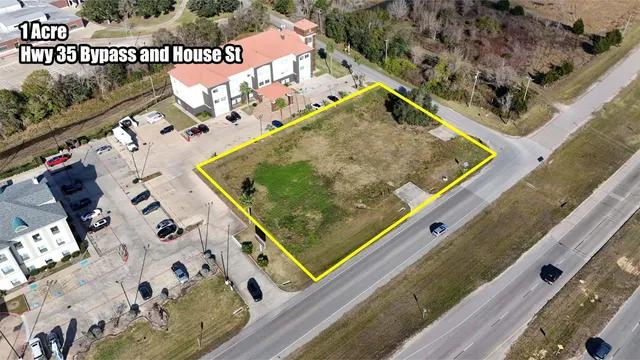 $350,000 | 860 South Highway 35 Bypass, Angleton, TX 77515