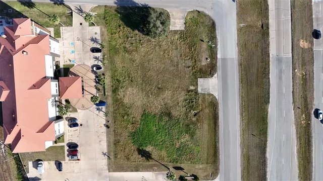 $350,000 | 860 South Highway 35 Bypass, Angleton, TX 77515