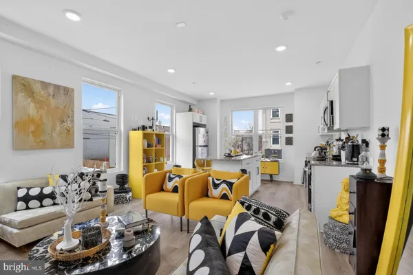 $2,450 | 2352 West Thompson Street, Unit 2F, Philadelphia, PA 19121