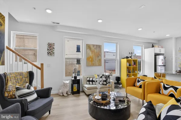 $2,450 | 2352 West Thompson Street, Unit 2F, Philadelphia, PA 19121