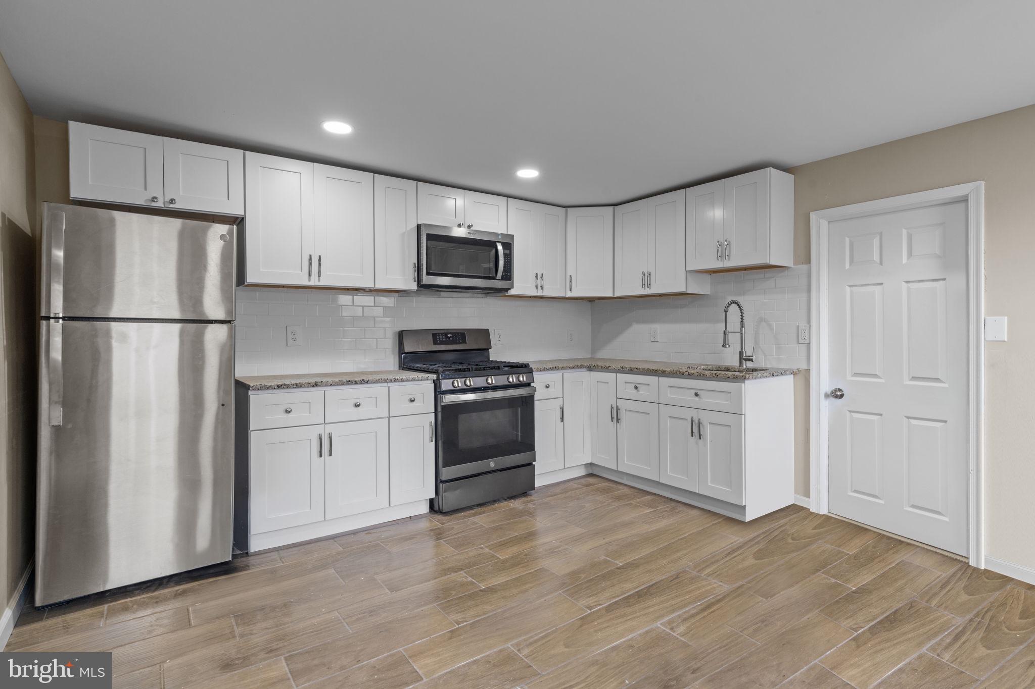 327 Mercer Street Gloucester City, NJ 08030 - Photo 2 of 9