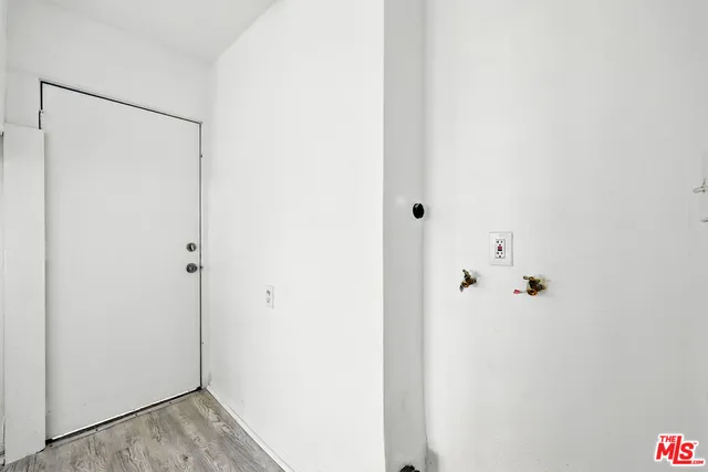 $2,795 | 3962 1/4 South Hobart Boulevard, Los Angeles, CA 90062