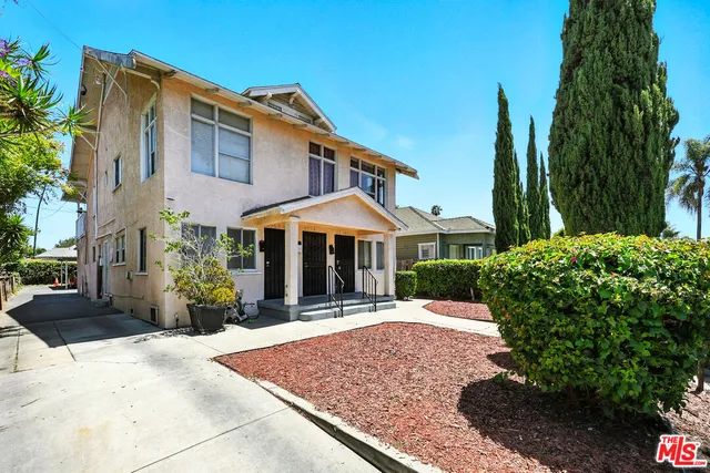 $2,795 | 3962 1/4 South Hobart Boulevard, Los Angeles, CA 90062