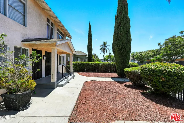 $2,795 | 3962 1/4 South Hobart Boulevard, Los Angeles, CA 90062
