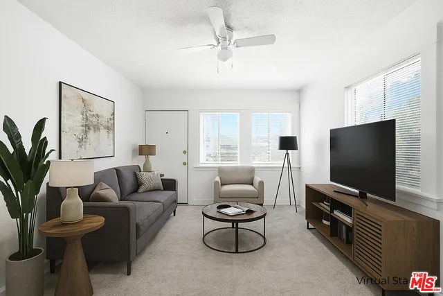 $2,795 | 3962 1/4 South Hobart Boulevard, Los Angeles, CA 90062