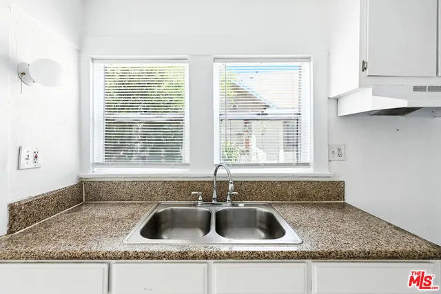 $2,795 | 3962 1/4 South Hobart Boulevard, Los Angeles, CA 90062