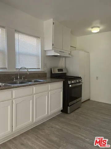 $2,795 | 3962 1/4 South Hobart Boulevard, Los Angeles, CA 90062