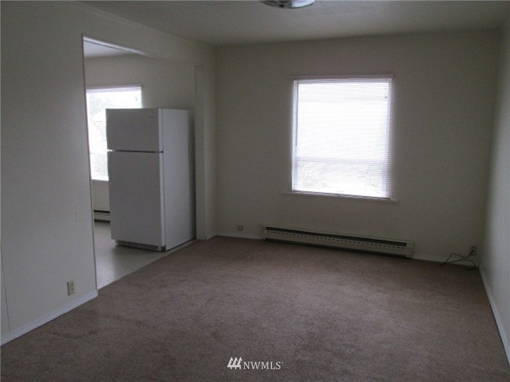 1020 J Street Hoquiam, WA 98550 - Photo 16 of 24 an empty room with a window