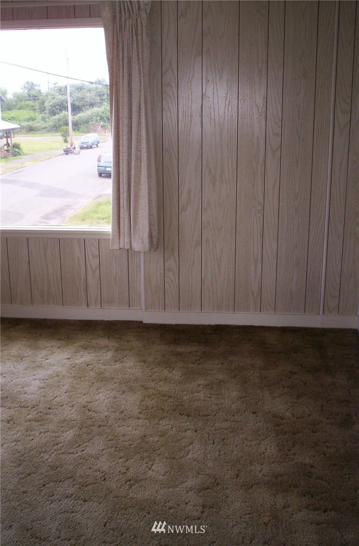 1020 J Street Hoquiam, WA 98550 - Photo 19 of 24 a view of a room with window