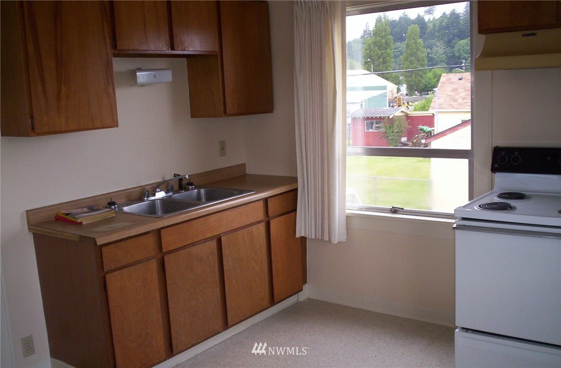 1020 J Street Hoquiam, WA 98550 - Photo 20 of 24 a kitchen with a sink cabinets and a window