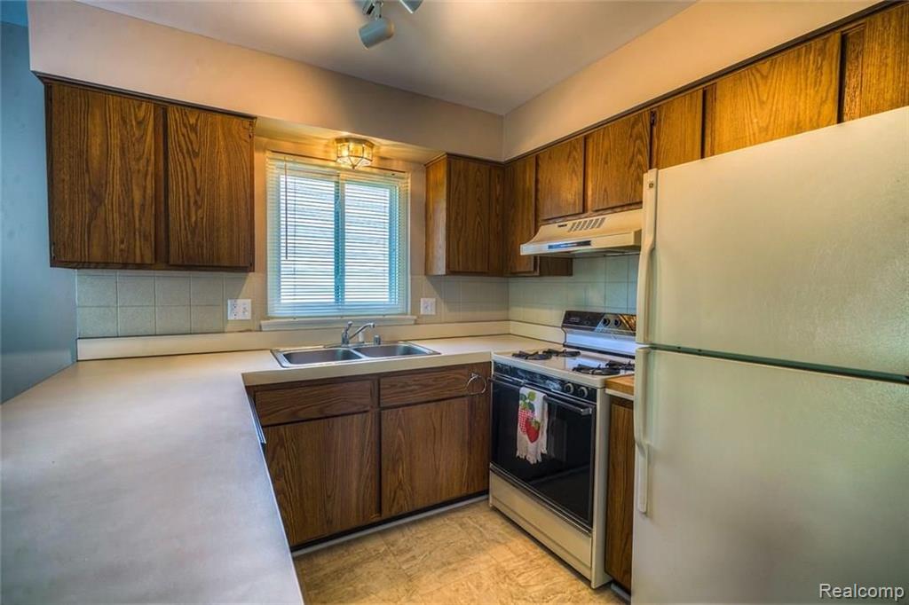 736 Dressler Lane Rochester Hills, MI 48307 - Photo 7 of 20