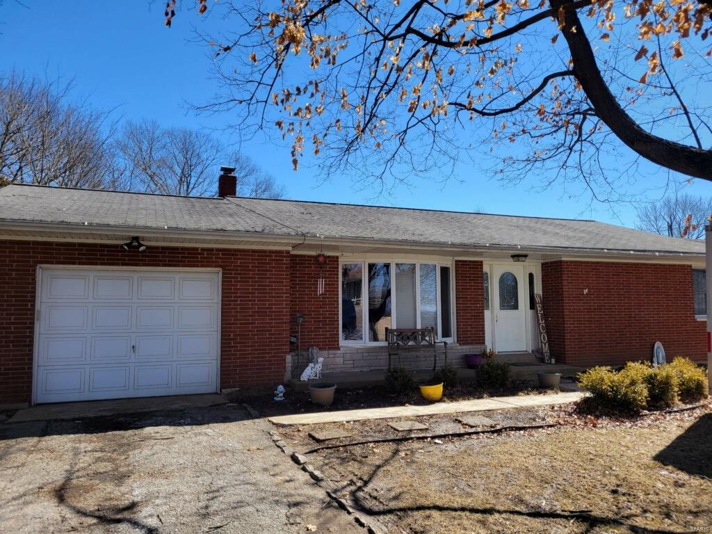 914 Bluffside Road Columbia, IL 62236 - Photo 1 of 7 Gallery Image 1