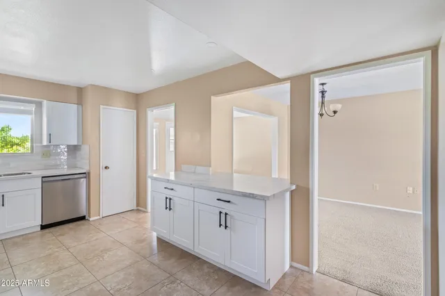 an empty room with ceiling fan and a ceiling fan