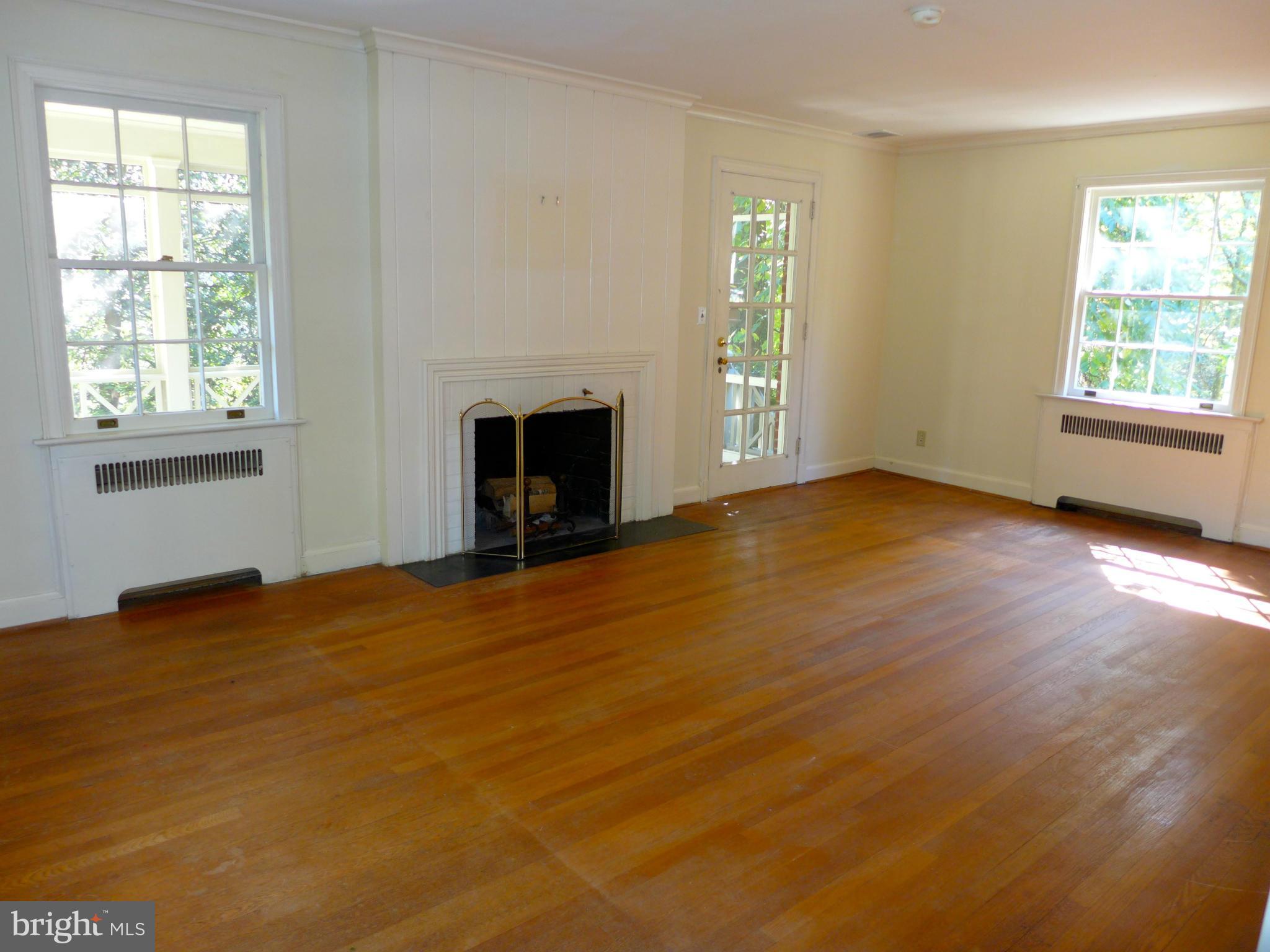 5308 Carvel Road Bethesda, MD 20816 - Photo 3 of 25 Living Room