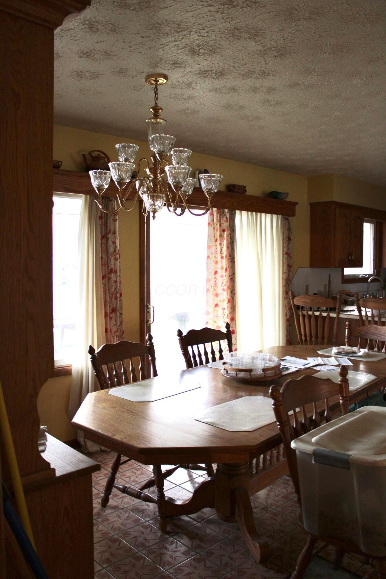 3270 Riverside Airport Road Zanesville, OH 43701 - Photo 10 of 24 Eating Space