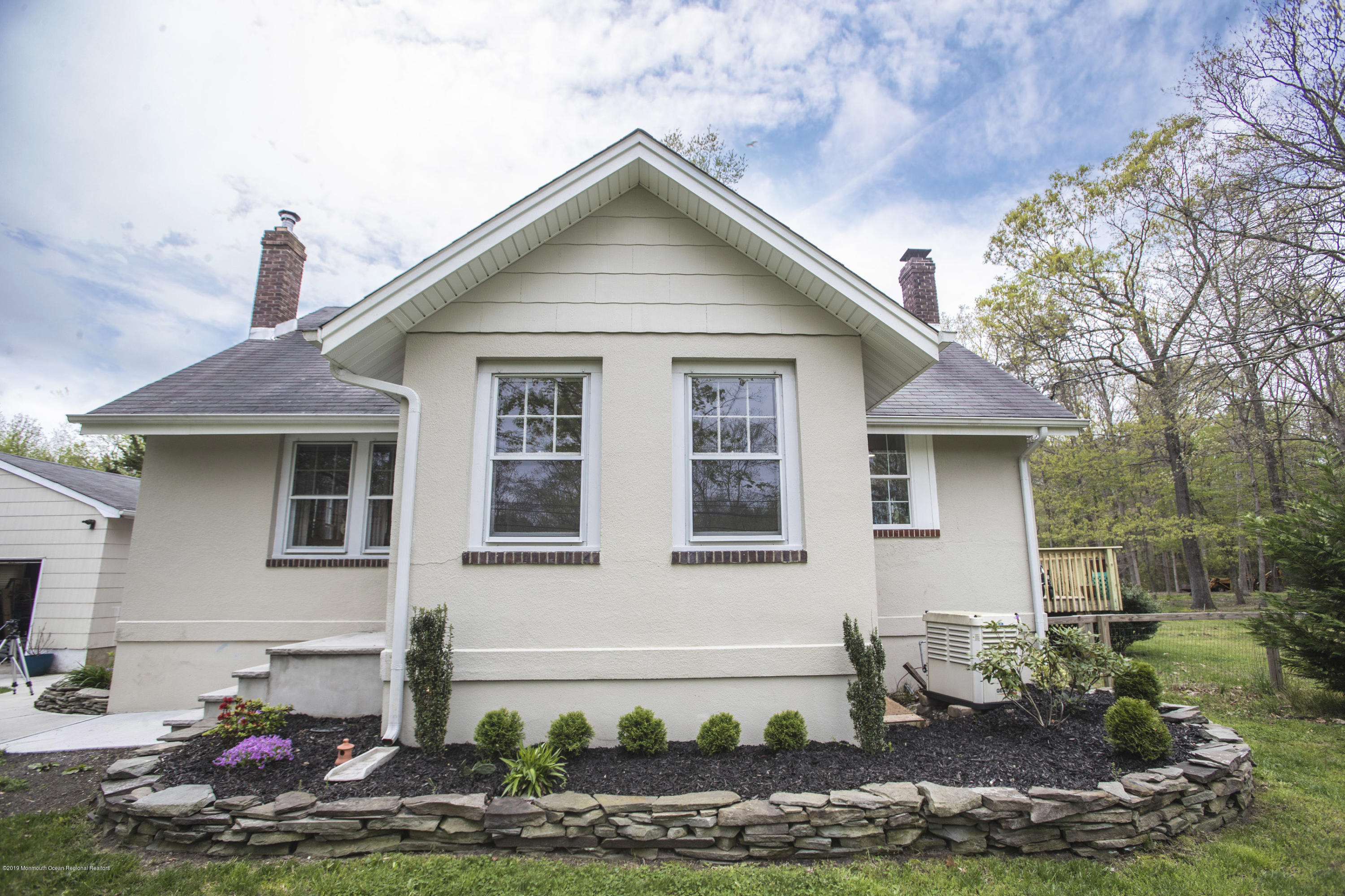 204 Leesville Road Jackson, NJ 08527 - Photo 1 of 49 a front view of a house with a yard