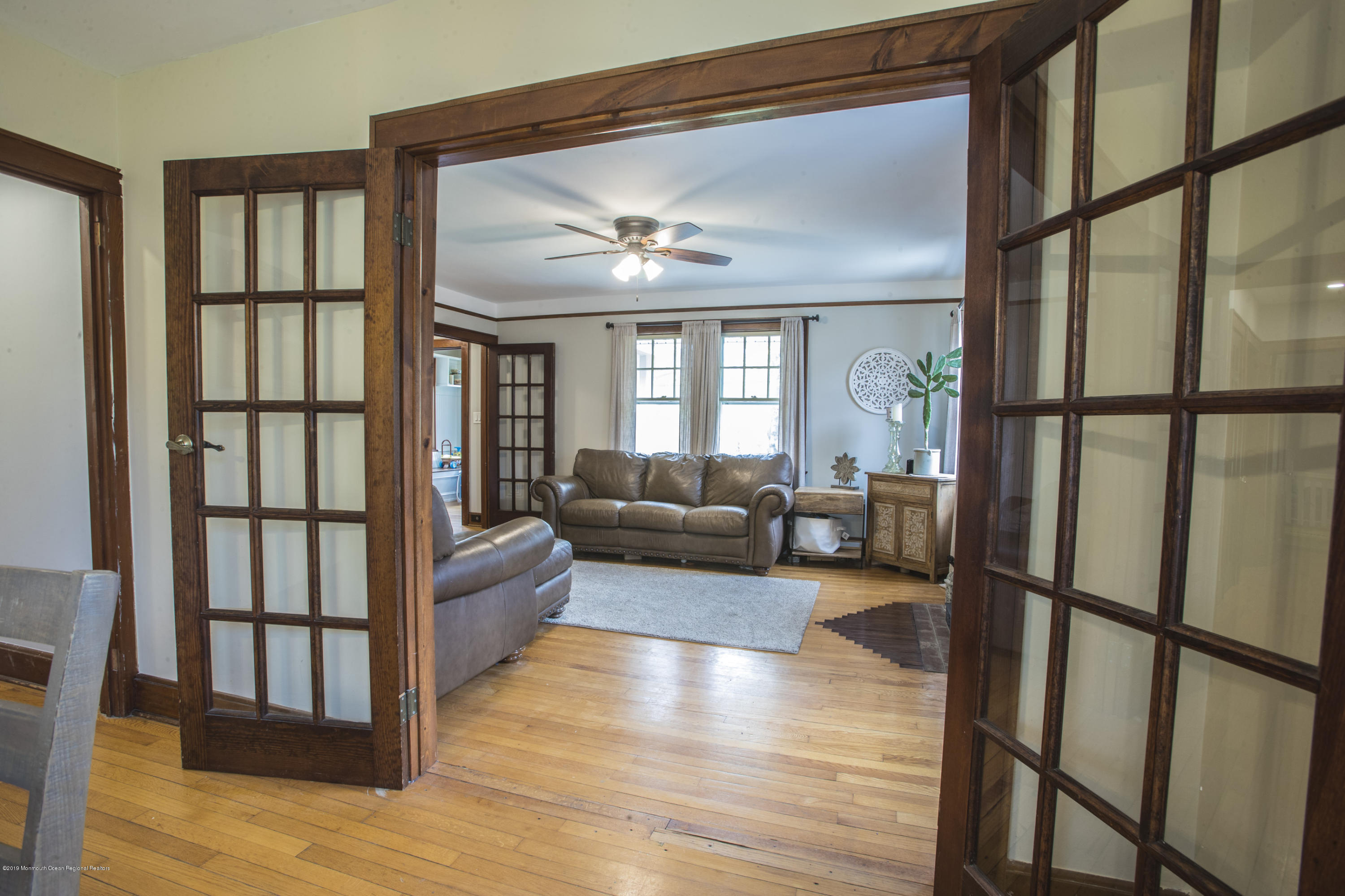204 Leesville Road Jackson, NJ 08527 - Photo 5 of 49 a living room with furniture and a large window