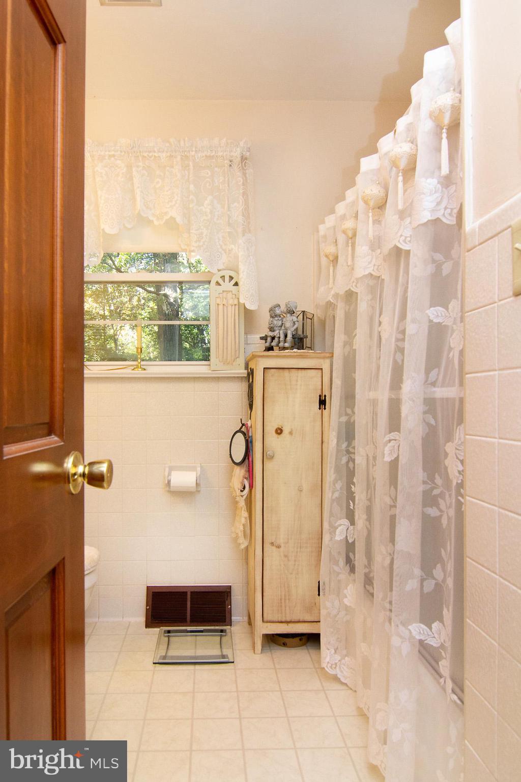 1004 Cherrytown Road Westminster, MD 21158 - Photo 20 of 33 Bath