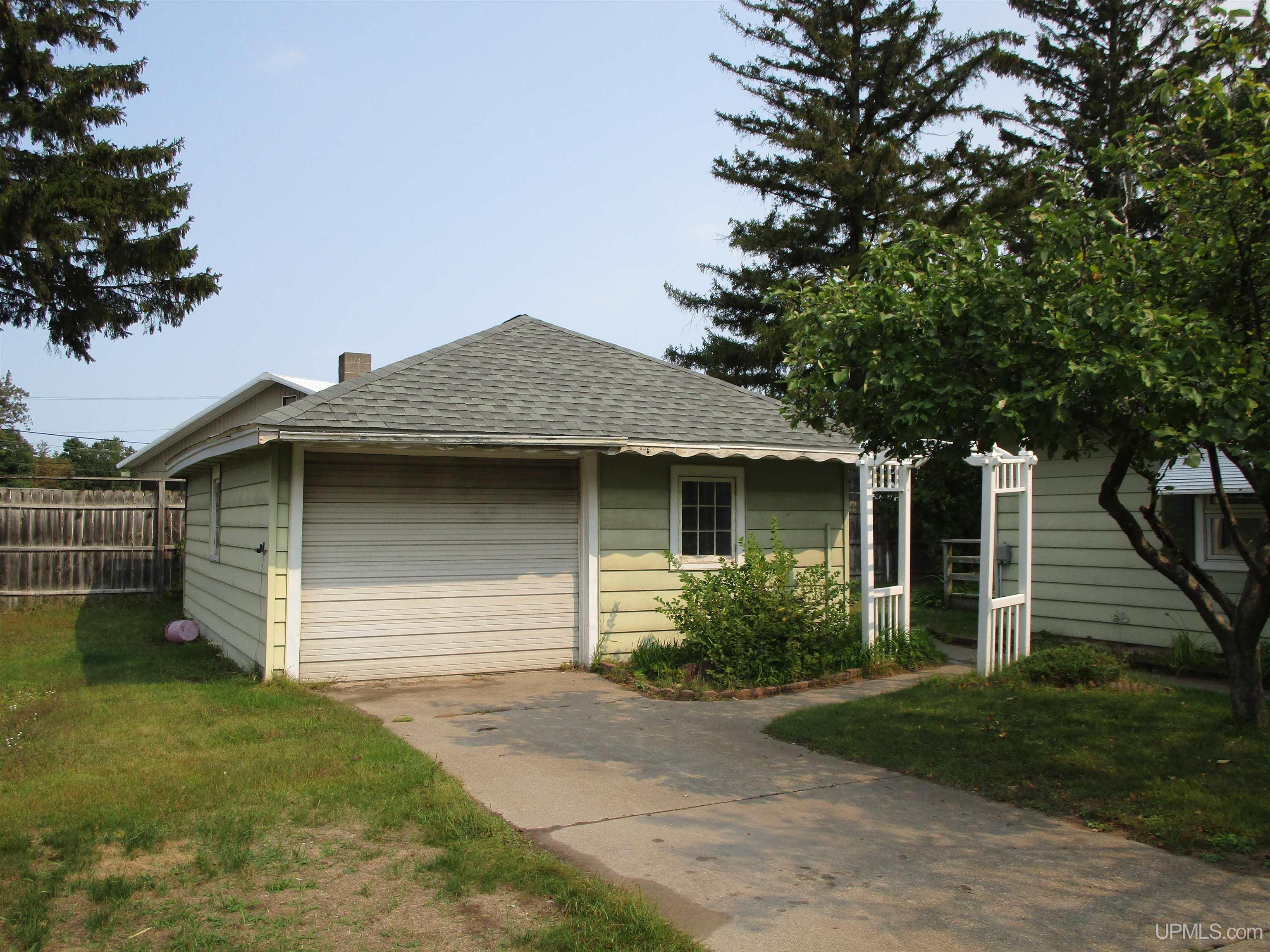 6008 18.25 Road Gladstone, MI 49837 - Photo 3 of 19
