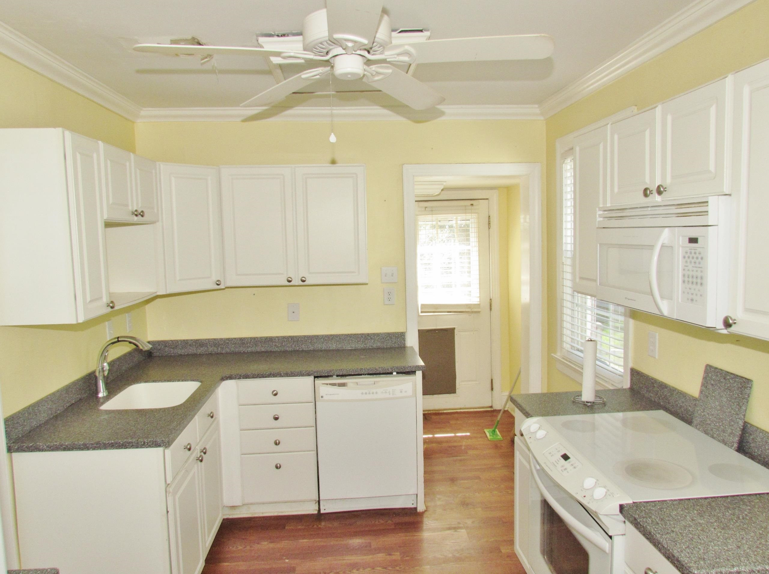 1422 Chester Road Raleigh, NC 27608 - Photo 14 of 47 Smooth Countertops
