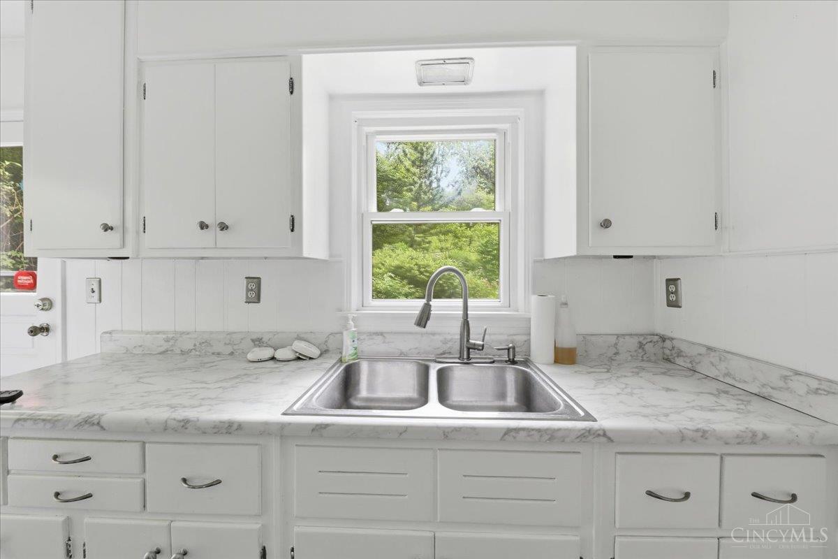 5246 Shepherd Road Cincinnati, OH 45223 - Photo 13 of 34