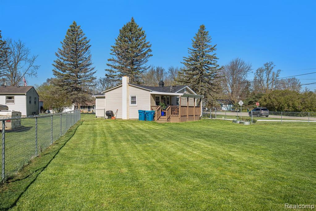 11353 Main Road Fenton, MI 48430 - Photo 15 of 17