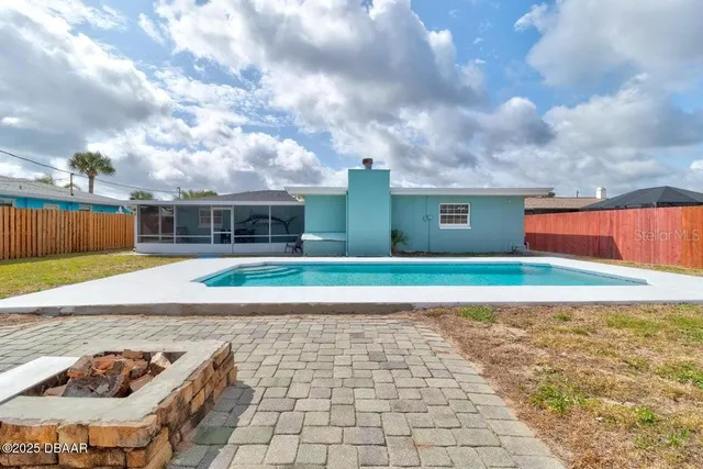 a view of yard with large trees