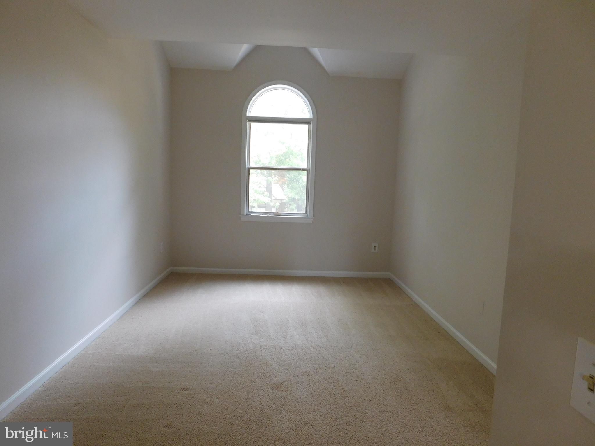 6609 Anthony Crest Square McLean, VA 22101 - Photo 21 of 31 Bedroom 2