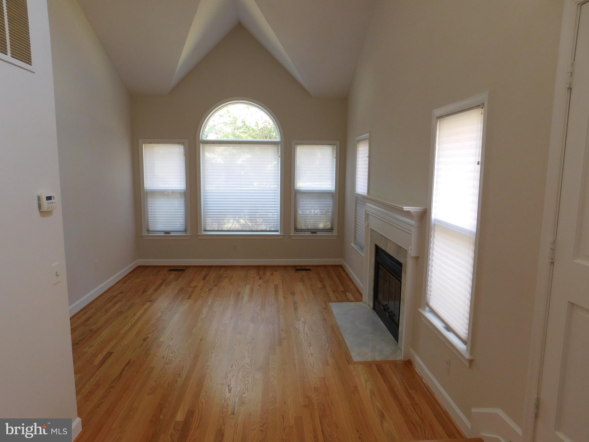 6609 Anthony Crest Square McLean, VA 22101 - Photo 3 of 31 View of the living room
