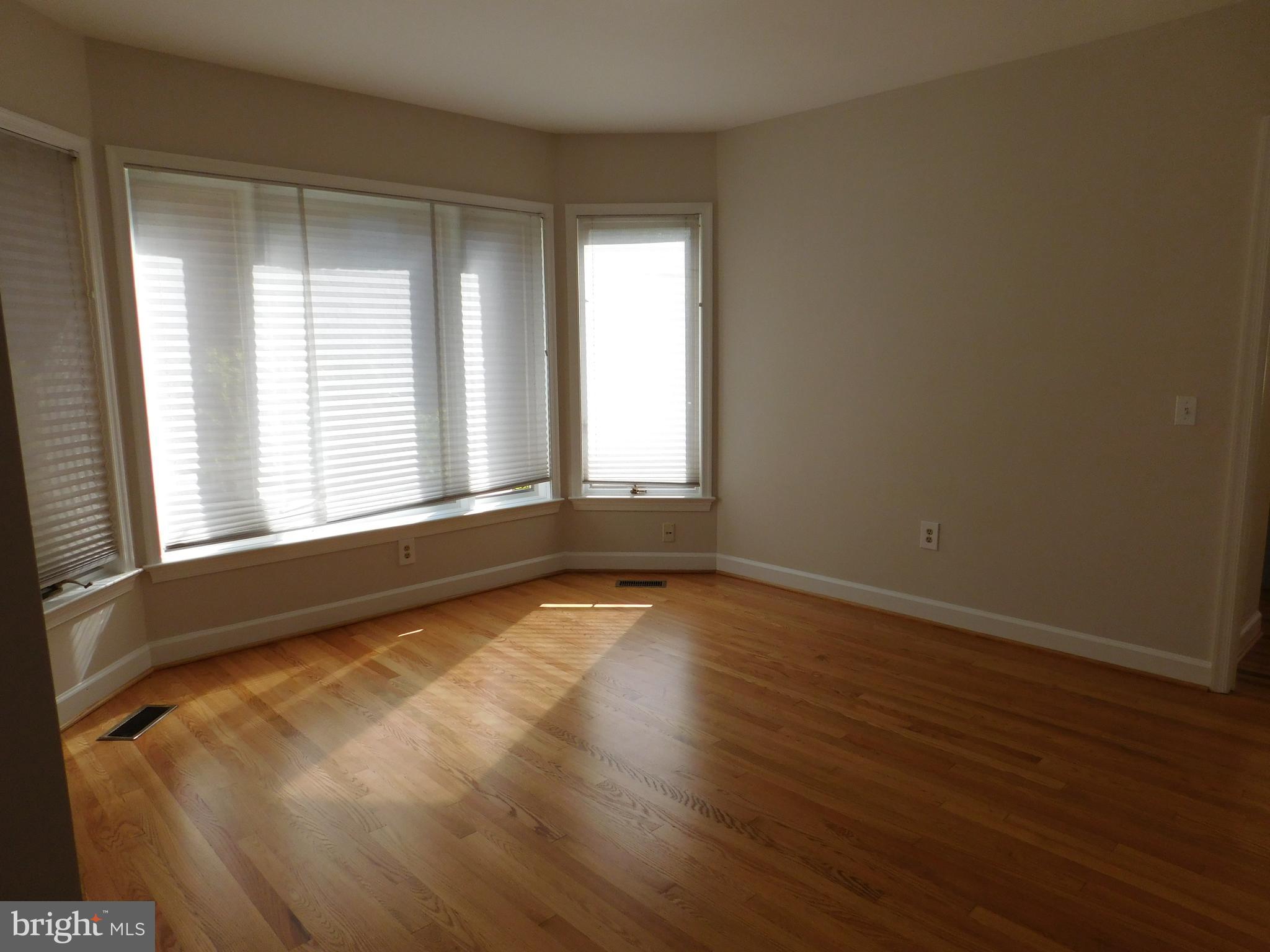6609 Anthony Crest Square McLean, VA 22101 - Photo 5 of 31 Dining room