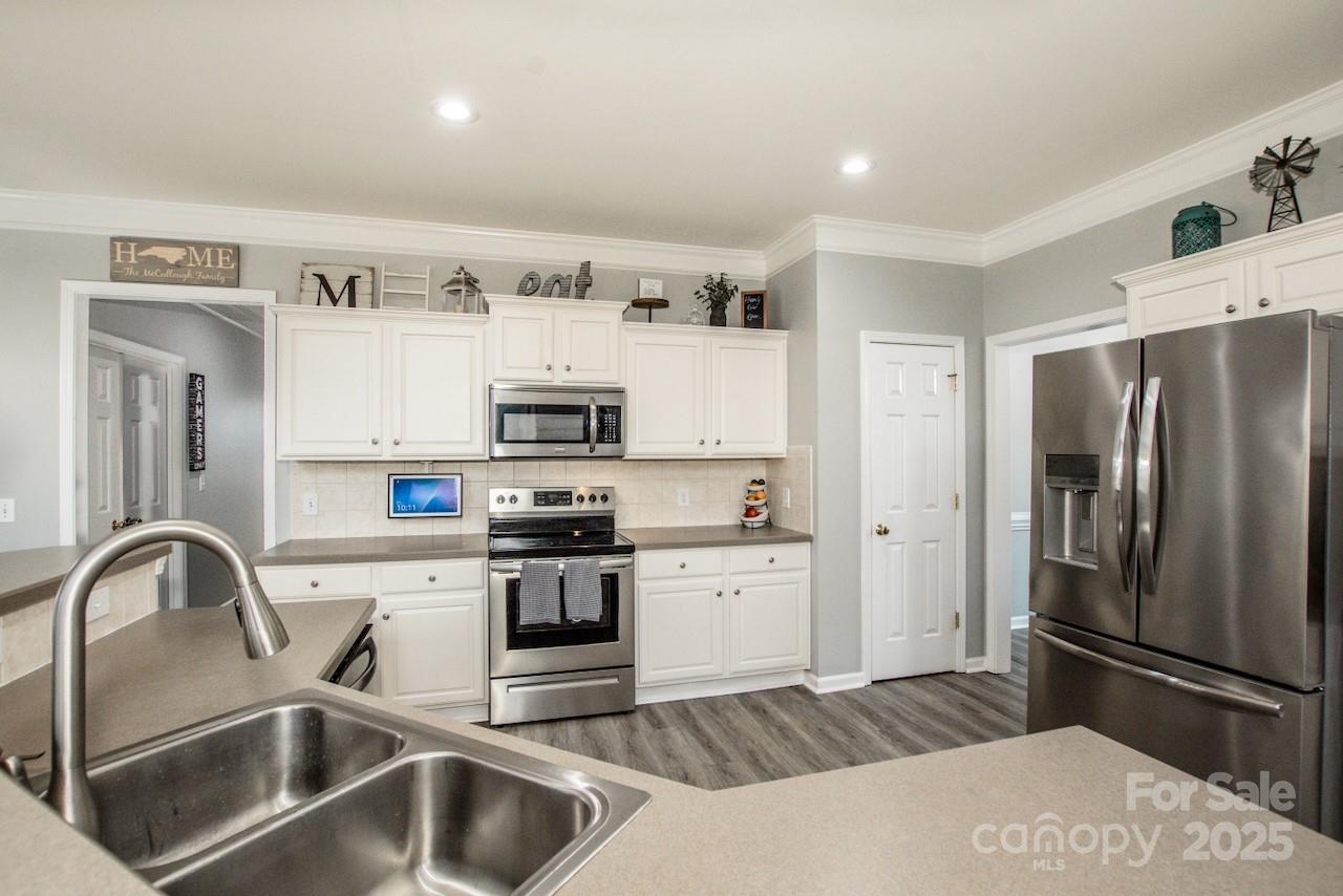 182 Harris Farm Road Mooresville, NC 28115 - Photo 21 of 44 a kitchen with stainless steel appliances granite countertop a refrigerator and a sink