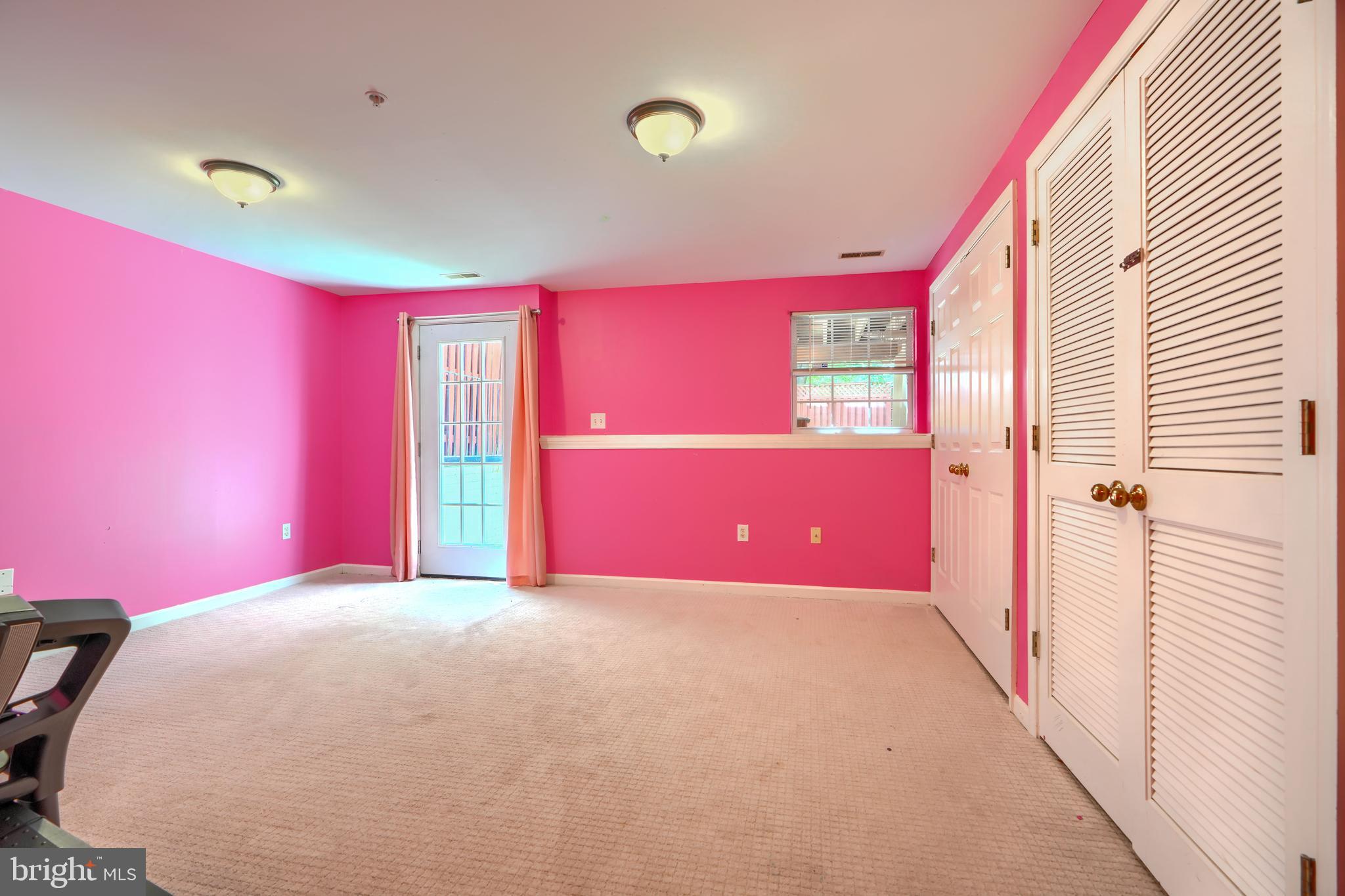 1713 Sea Pine Circle Severn, MD 21144 - Photo 24 of 33 a view of a livingroom with a workspace
