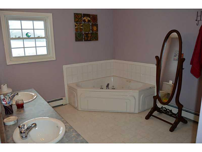 29 Dexter Road Garland, ME 04939 - Photo 9 of 18 Bathroom.