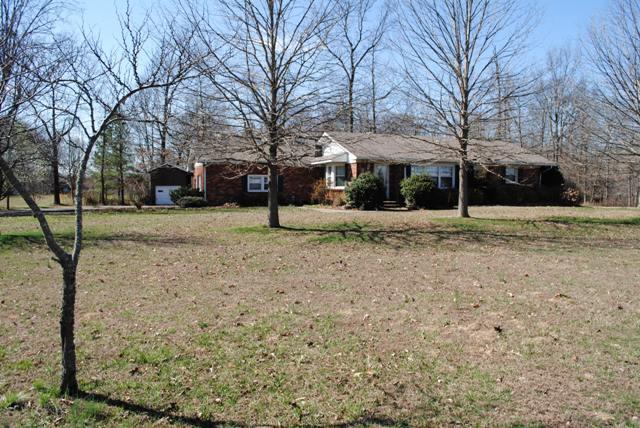 1357 A Academy Road Portland, TN 37148 - Photo 3 of 19 a big tree in middle of the garden