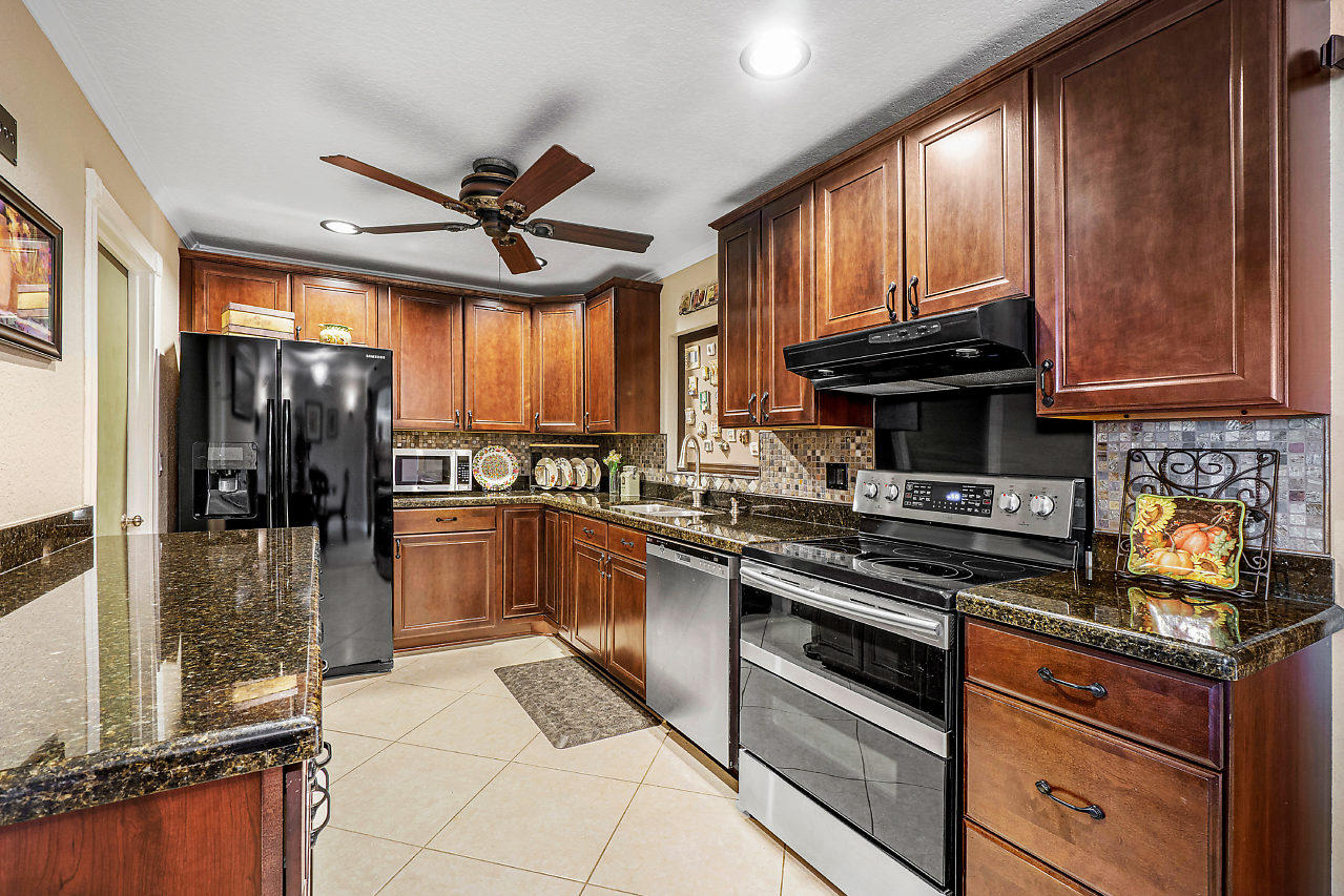 9761 Alaska Circle Boca Raton, FL 33434 - Photo 11 of 28 011-9761AlaskaCir-BocaRaton-FL-small