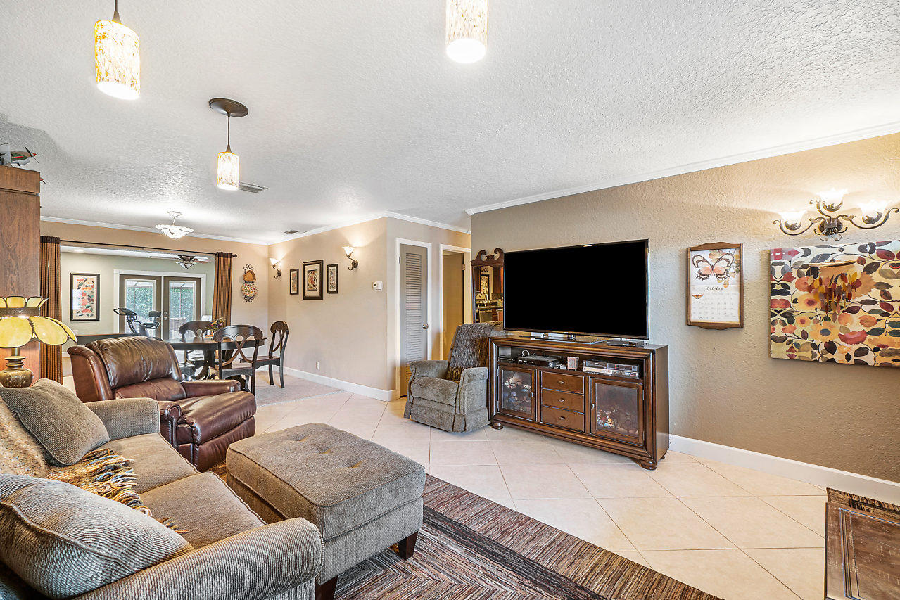 9761 Alaska Circle Boca Raton, FL 33434 - Photo 6 of 28 006-9761AlaskaCir-BocaRaton-FL-small