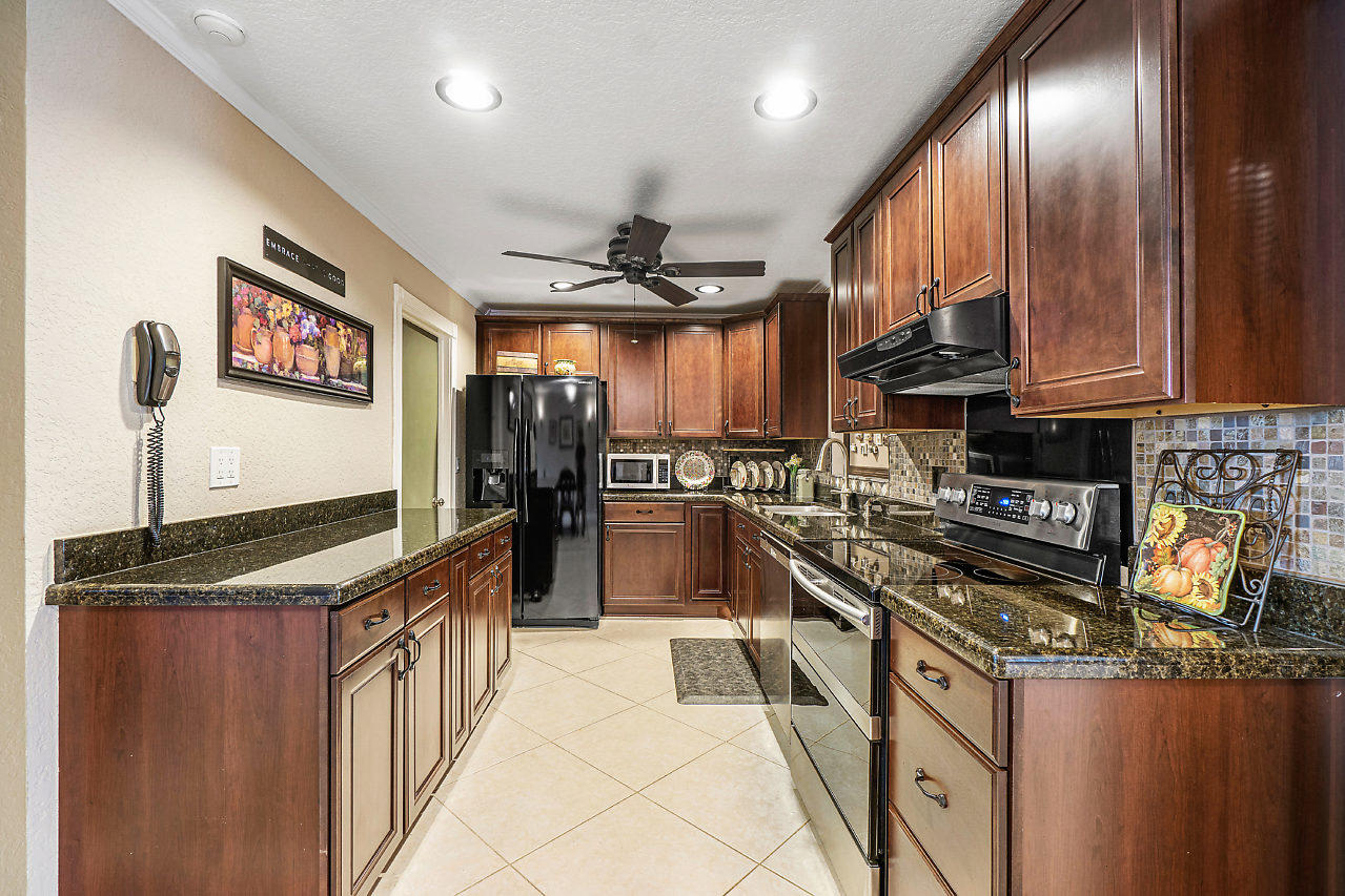 9761 Alaska Circle Boca Raton, FL 33434 - Photo 10 of 28 010-9761AlaskaCir-BocaRaton-FL-small