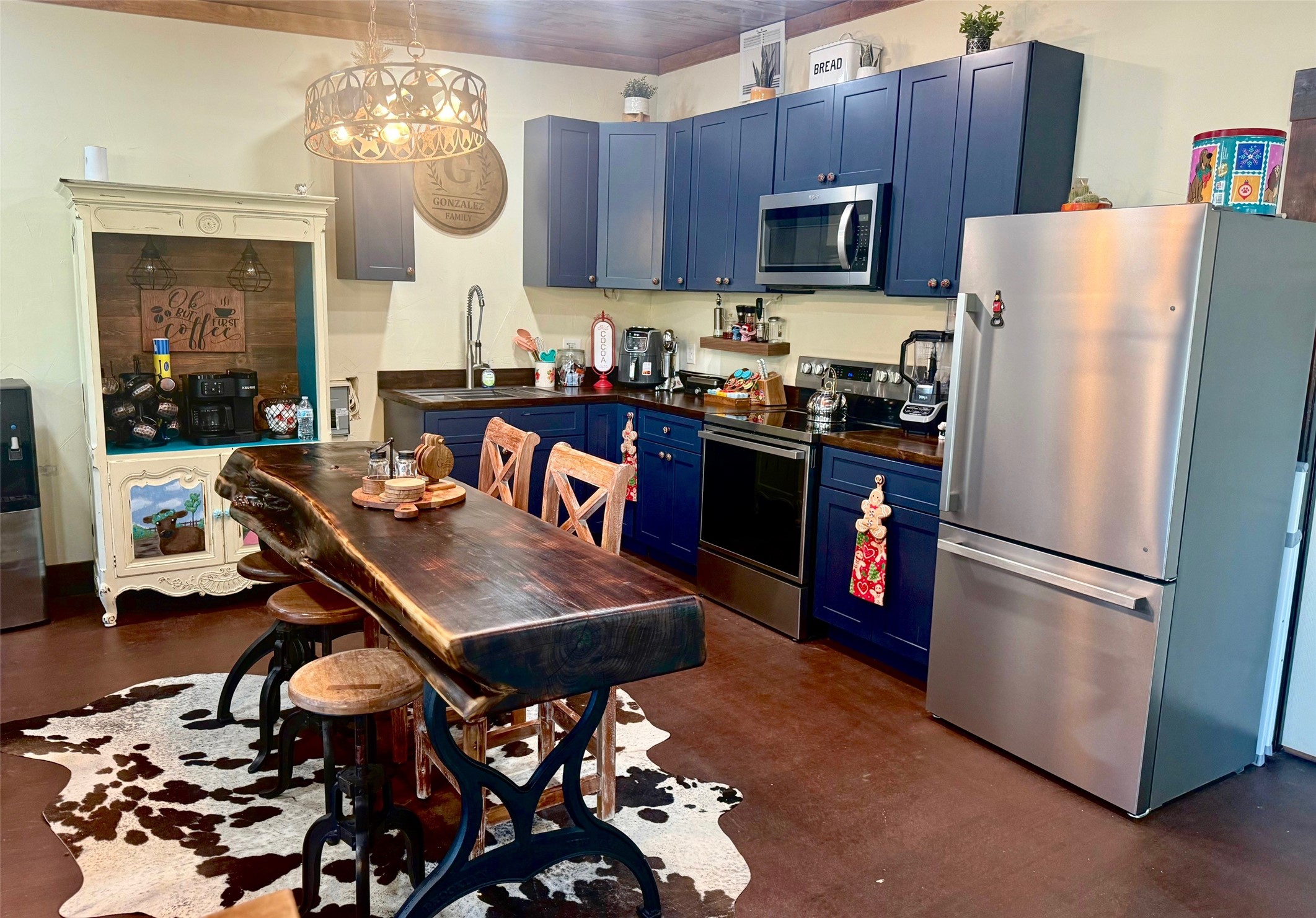 841 South S Loop Bellville, TX 77418 - Photo 5 of 22