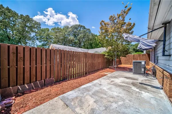 $1,900 | 215 Arbor Way, Fayetteville, GA 30215