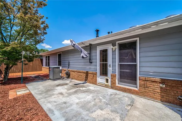 $1,900 | 215 Arbor Way, Fayetteville, GA 30215