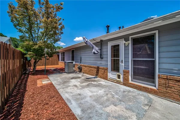 $1,900 | 215 Arbor Way, Fayetteville, GA 30215