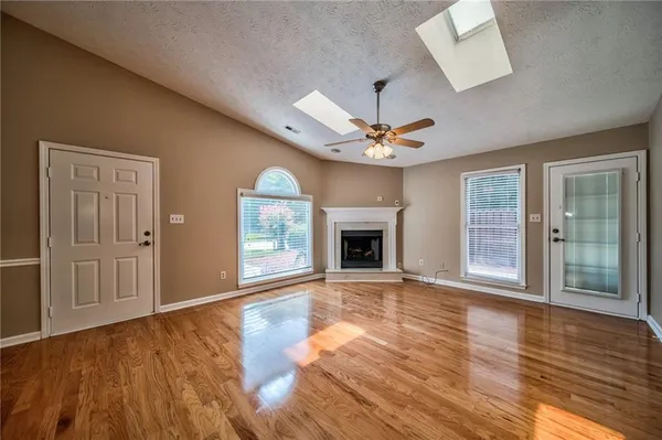 $1,900 | 215 Arbor Way, Fayetteville, GA 30215