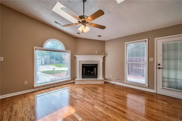 $1,900 | 215 Arbor Way, Fayetteville, GA 30215