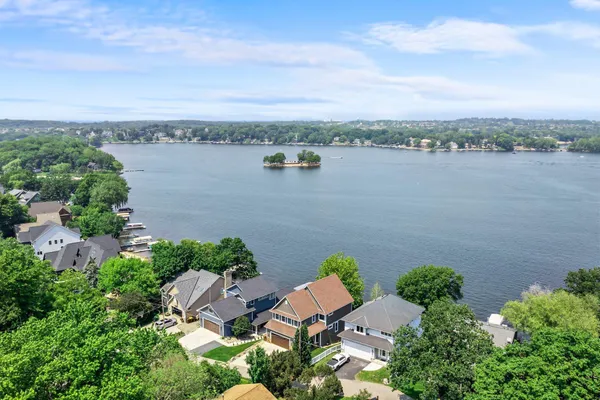$1,225,000 | 3868 Green Heights Trail Southwest, Prior Lake, MN 55372