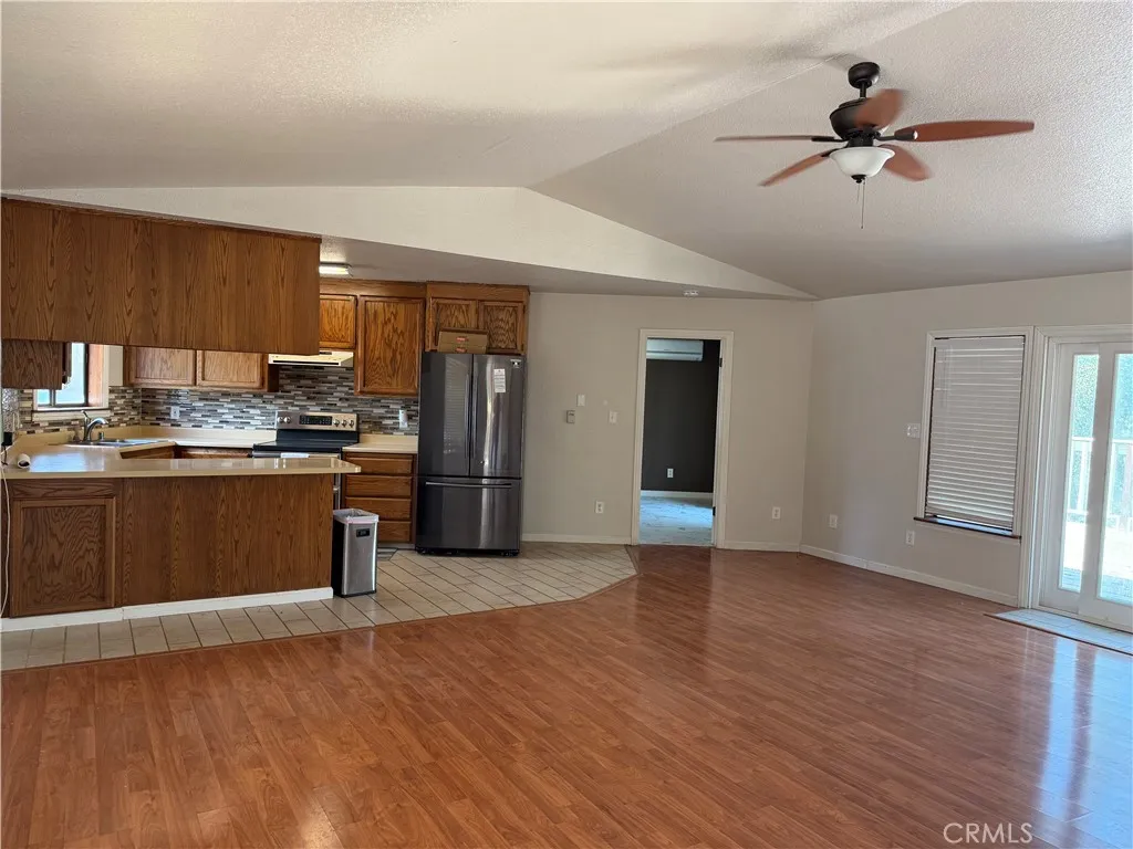 16185 Caribou Road Cottonwood, CA 96022 - Photo 4 of 21 family room